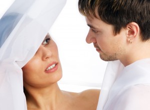 Woman Looking up at Man - Agree to Disagree: Men and Women - Humintell 